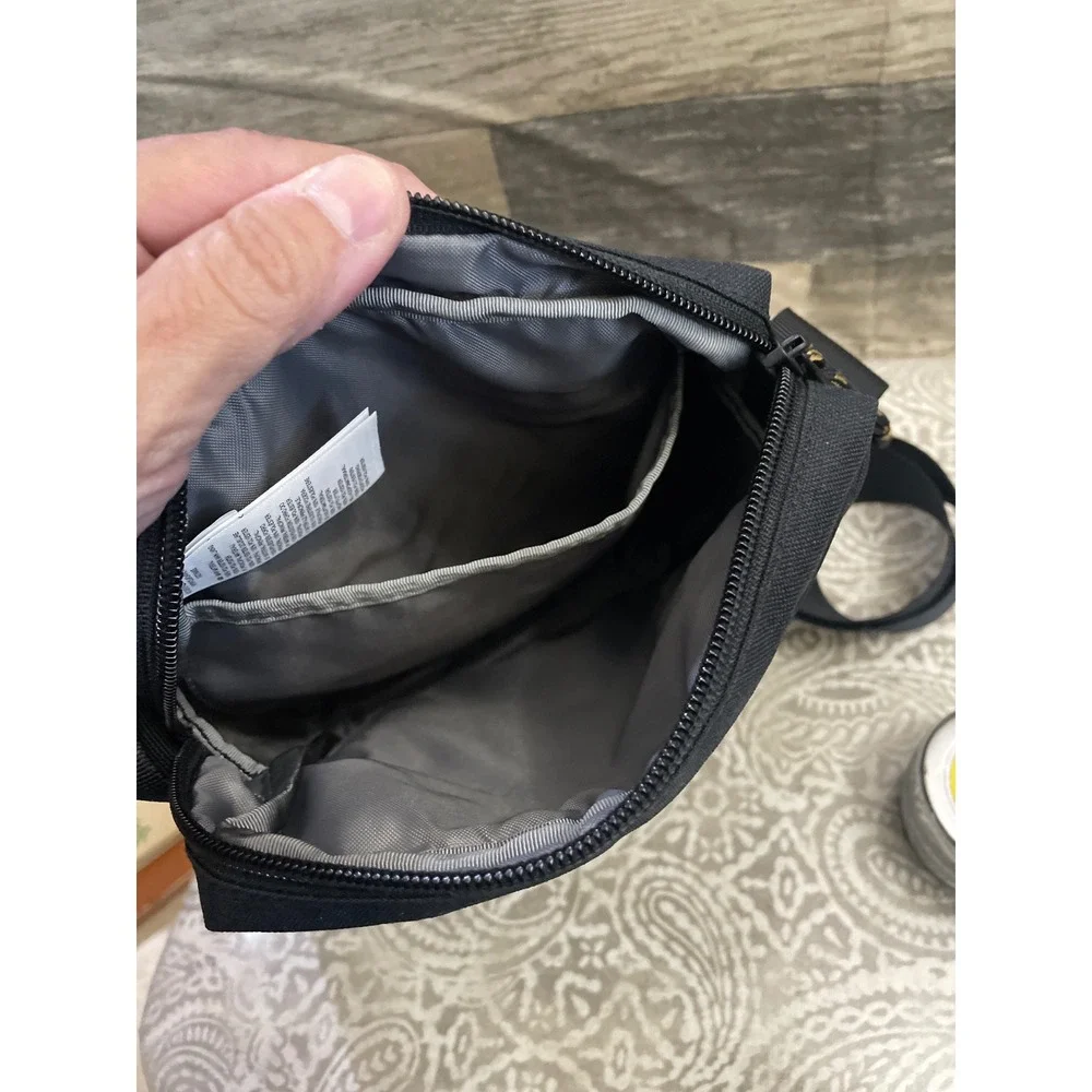 The North Face Bardu Crossbody Shoulder Bag Black Messenger Travel Pouch